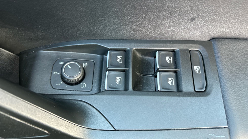 SEAT Leon 1.0 eTSI FR 5dr DSG Petrol Hatchback - Image 28