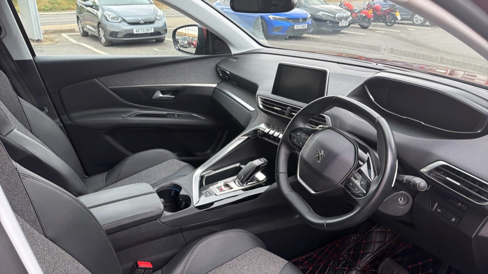 Peugeot 3008 1.2 PureTech Allure 5dr EAT8 Petrol Estate - Image 11