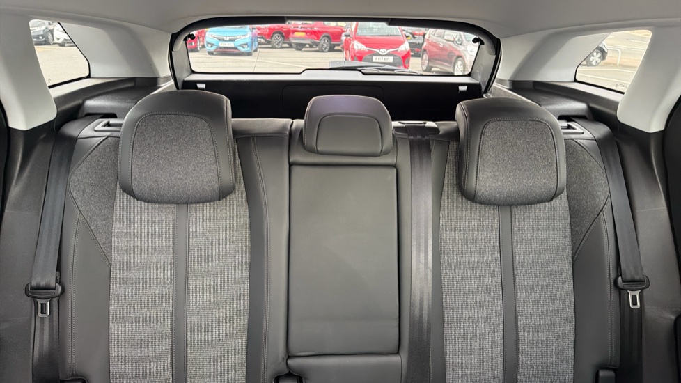 Peugeot 3008 1.2 PureTech Allure 5dr EAT8 Petrol Estate - Image 15