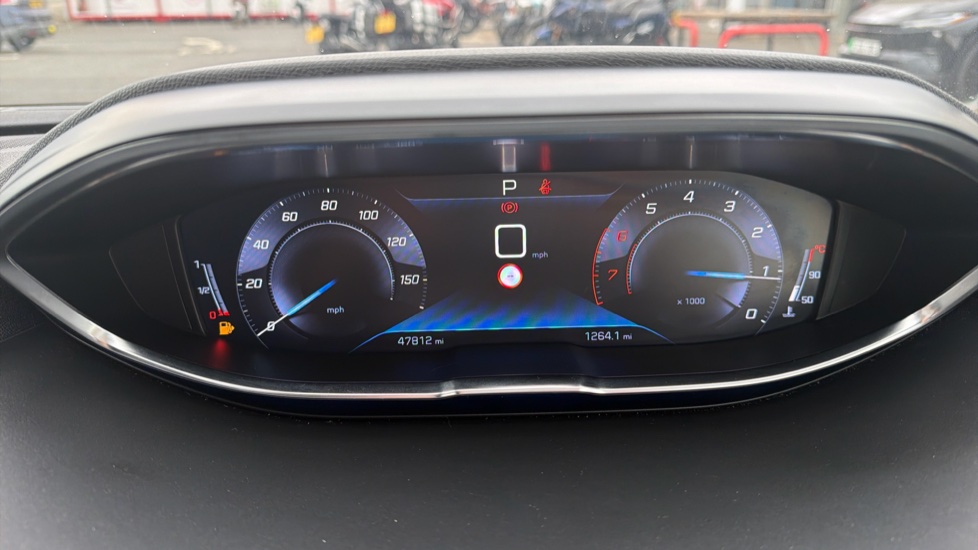 Peugeot 3008 1.2 PureTech Allure 5dr EAT8 Petrol Estate - Image 18