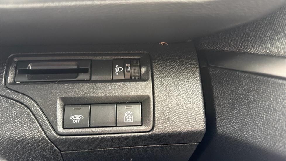 Peugeot 3008 1.2 PureTech Allure 5dr EAT8 Petrol Estate - Image 28