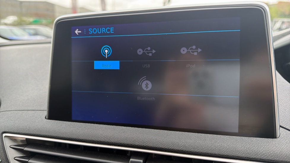 Peugeot 3008 1.2 PureTech Allure 5dr EAT8 Petrol Estate - Image 34