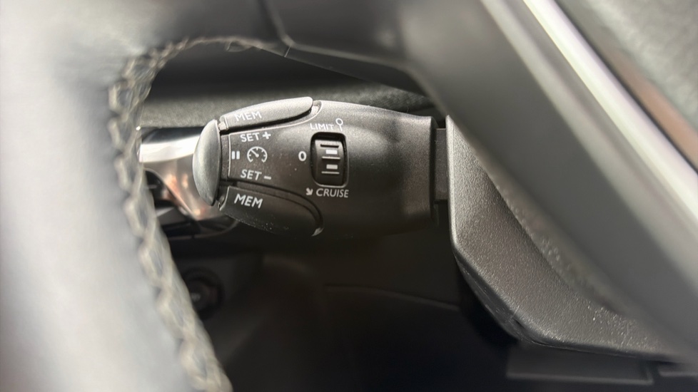 Peugeot 3008 1.2 PureTech Allure 5dr EAT8 Petrol Estate - Image 35