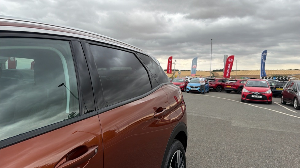 Peugeot 3008 1.2 PureTech Allure 5dr EAT8 Petrol Estate - Image 40