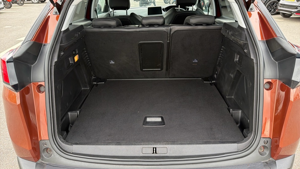 Peugeot 3008 1.2 PureTech Allure 5dr EAT8 Petrol Estate - Image 44