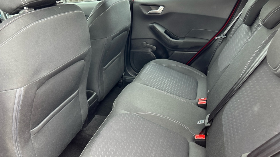 Ford Fiesta 1.1 Zetec 5dr Petrol Hatchback - Image 16