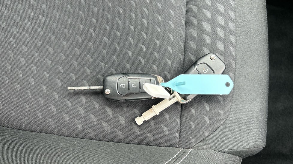 Ford Fiesta 1.1 Zetec 5dr Petrol Hatchback - Image 20