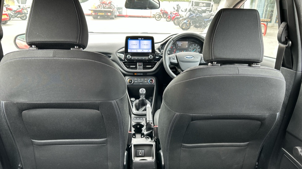 Ford Fiesta 1.1 Zetec 5dr Petrol Hatchback - Image 33