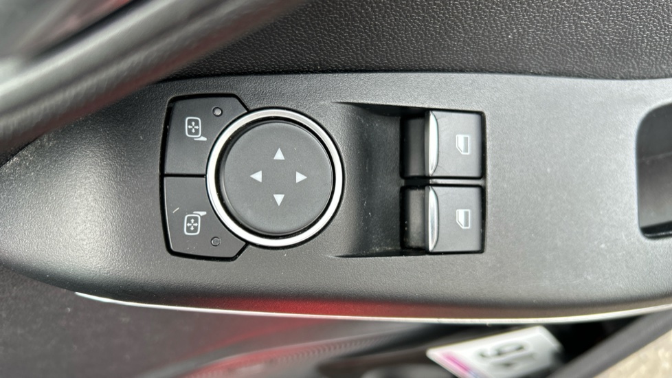 Ford Fiesta 1.1 Zetec 5dr Petrol Hatchback - Image 35