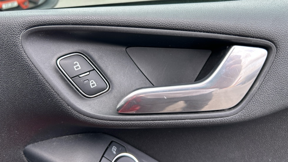 Ford Fiesta 1.1 Zetec 5dr Petrol Hatchback - Image 36