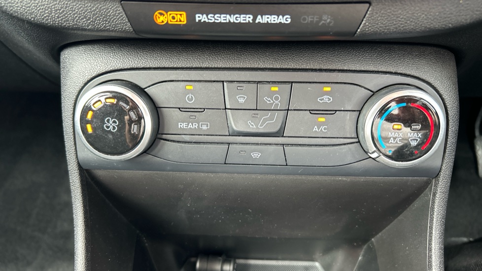 Ford Fiesta 1.1 Zetec 5dr Petrol Hatchback - Image 43