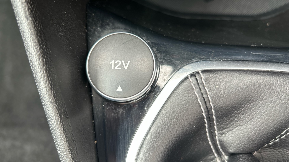 Ford Fiesta 1.1 Zetec 5dr Petrol Hatchback - Image 45