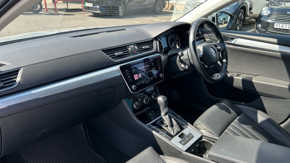 Skoda Superb 2.0 TDI CR SE Technology 5dr DSG Diesel Estate - Image 9