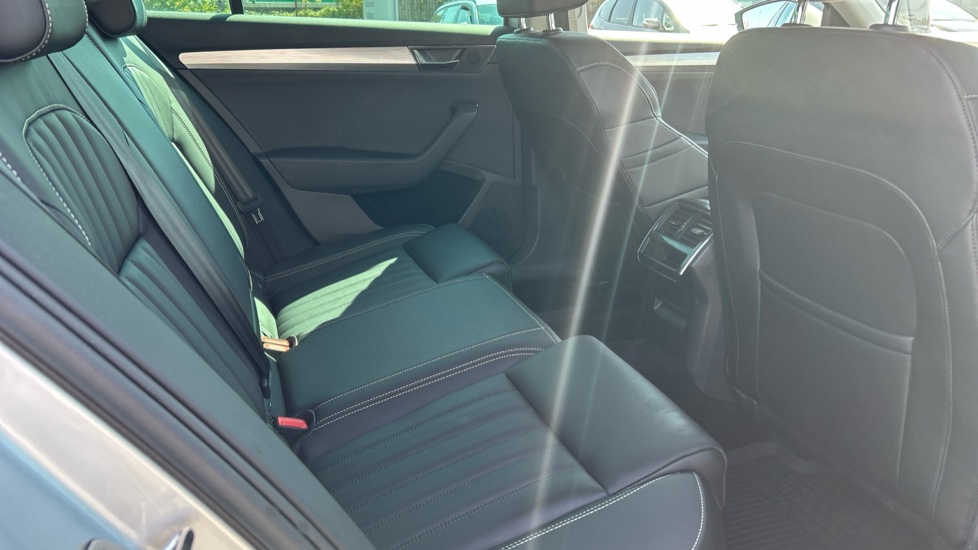 Skoda Superb 2.0 TDI CR SE Technology 5dr DSG Diesel Estate - Image 32