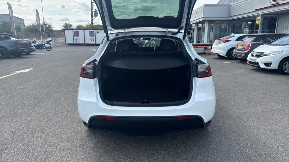 Tesla Model Y Long Range AWD 5dr Auto Electric Hatchback - Image 4