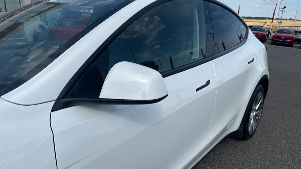 Tesla Model Y Long Range AWD 5dr Auto Electric Hatchback - Image 23