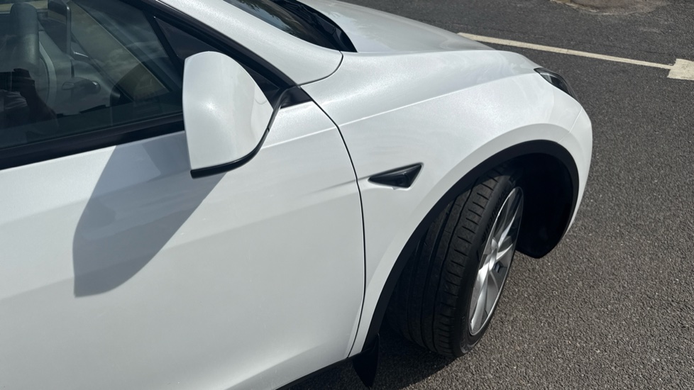 Tesla Model Y Long Range AWD 5dr Auto Electric Hatchback - Image 32
