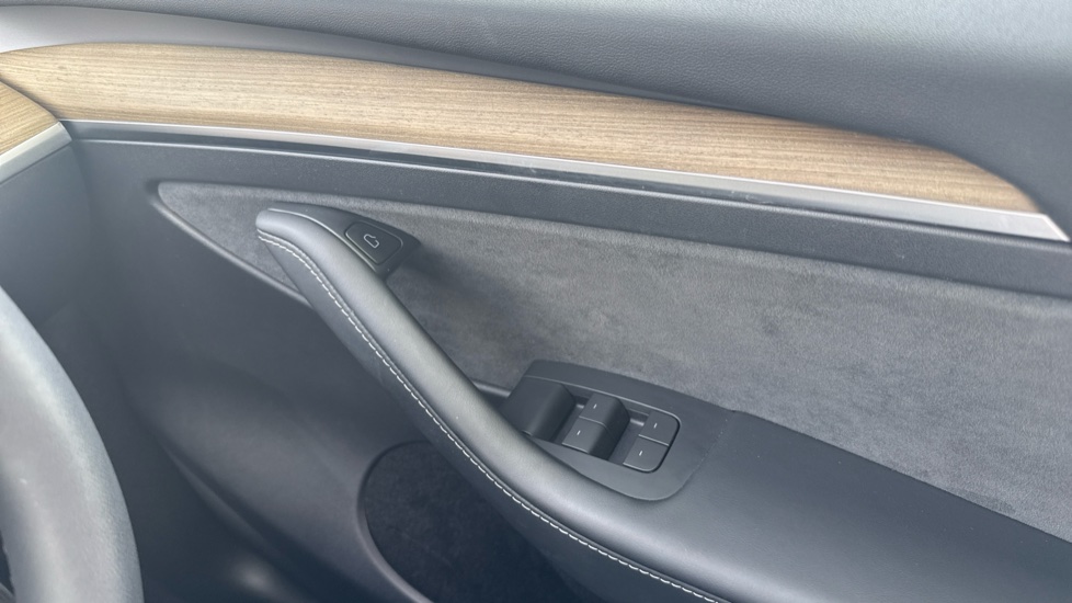 Tesla Model Y Long Range AWD 5dr Auto Electric Hatchback - Image 37