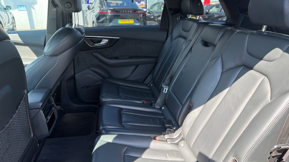 Audi Q7 50 TDI Quattro Black Edition 5dr Tiptronic Diesel Estate - Image 16