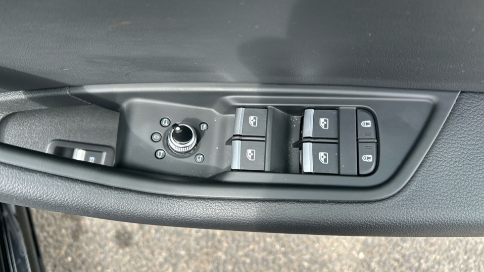 Audi A5 35 TFSI Sport 5dr S Tronic Petrol Hatchback - Image 31