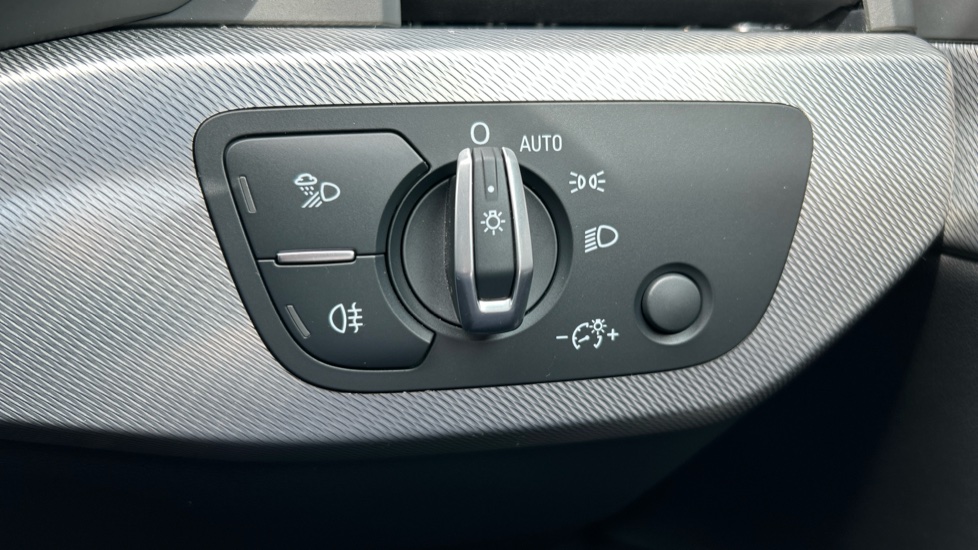 Audi A5 35 TFSI Sport 5dr S Tronic Petrol Hatchback - Image 32
