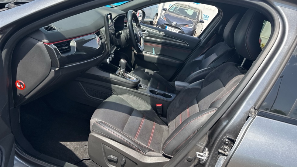 Renault Arkana 1.3 Mild hybrid 140 R.S. Line 5dr EDC Petrol Estate - Image 23
