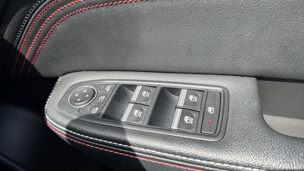 Renault Arkana 1.3 Mild hybrid 140 R.S. Line 5dr EDC Petrol Estate - Image 26