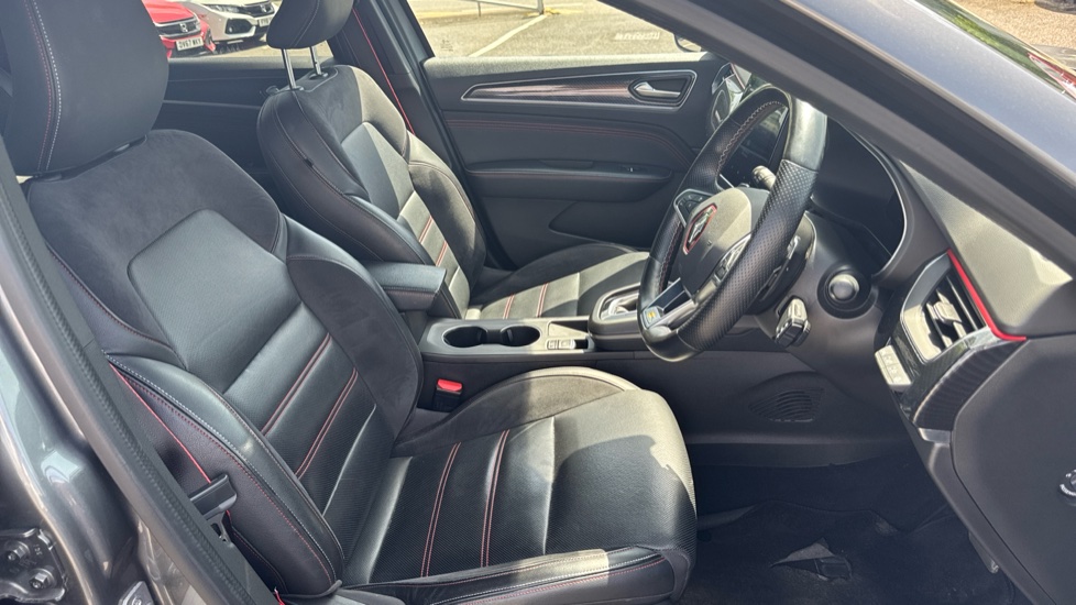 Renault Arkana 1.3 Mild hybrid 140 R.S. Line 5dr EDC Petrol Estate - Image 37