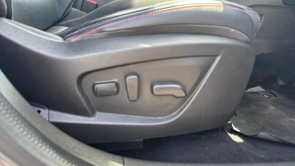 Renault Arkana 1.3 Mild hybrid 140 R.S. Line 5dr EDC Petrol Estate - Image 38