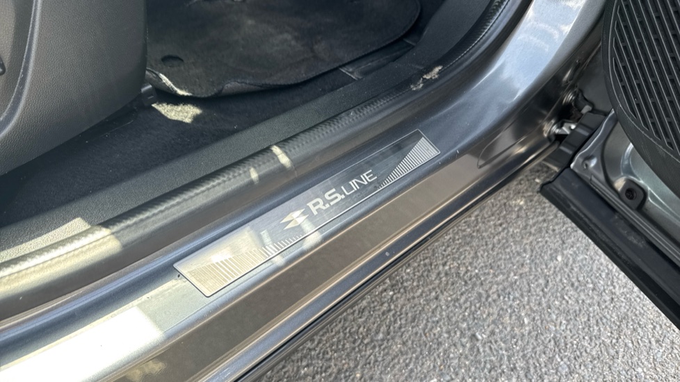 Renault Arkana 1.3 Mild hybrid 140 R.S. Line 5dr EDC Petrol Estate - Image 39