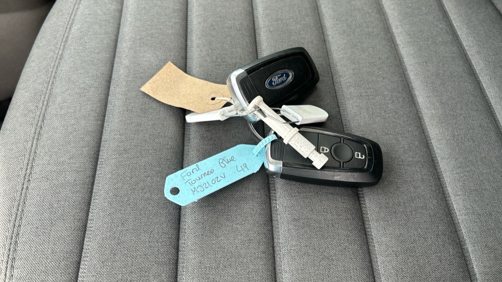 Ford Tourneo Connect 1.5 EcoBlue 120 Titanium 5dr Powershift Diesel Estate - Image 20
