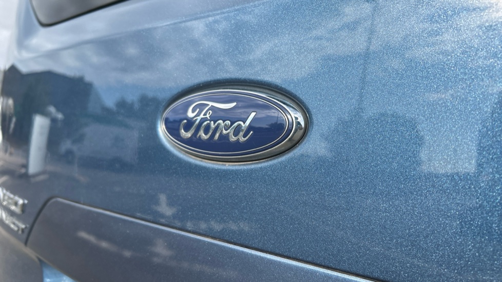 Ford Tourneo Connect 1.5 EcoBlue 120 Titanium 5dr Powershift Diesel Estate - Image 40