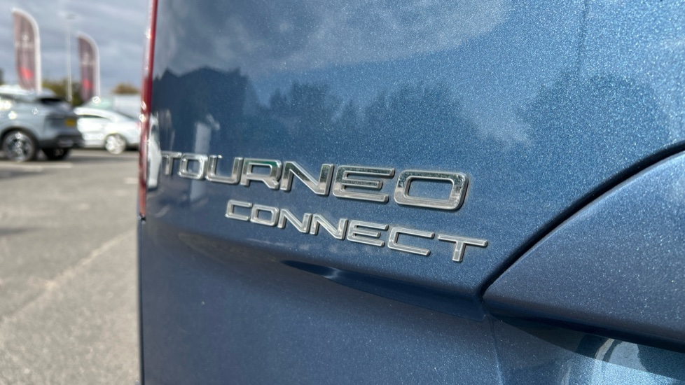 Ford Tourneo Connect 1.5 EcoBlue 120 Titanium 5dr Powershift Diesel Estate - Image 41