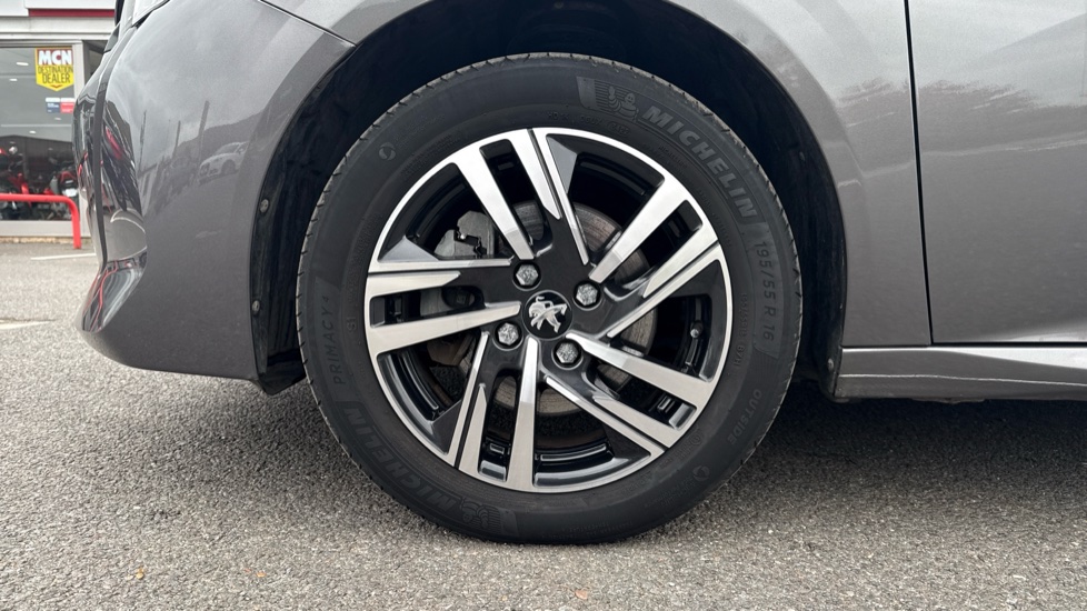 Peugeot 208 1.2 PureTech 100 Allure Premium + 5dr Petrol Hatchback - Image 7