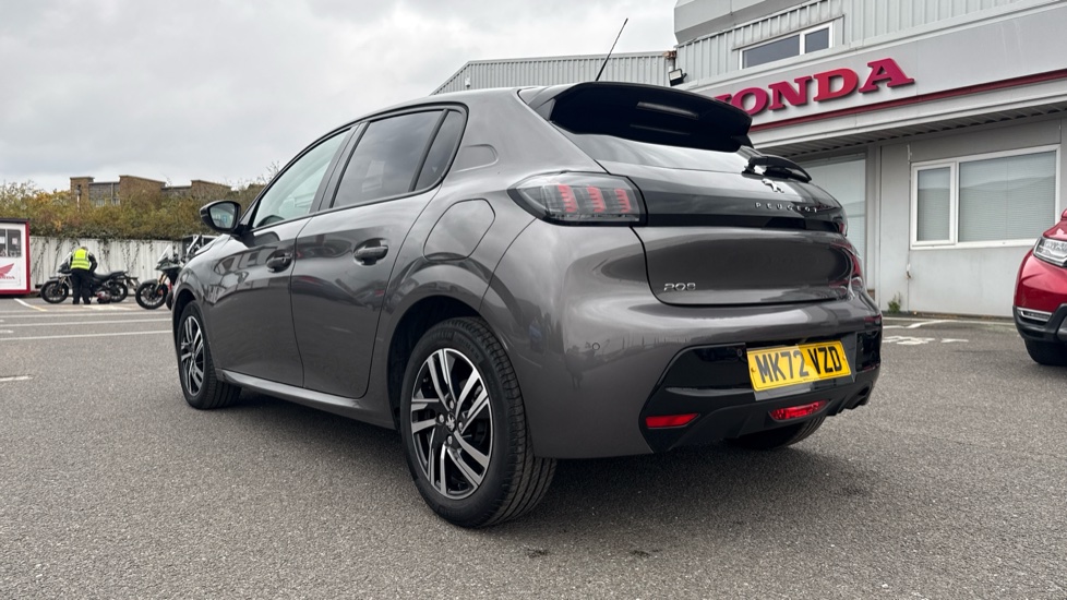 Peugeot 208 1.2 PureTech 100 Allure Premium + 5dr Petrol Hatchback - Image 30
