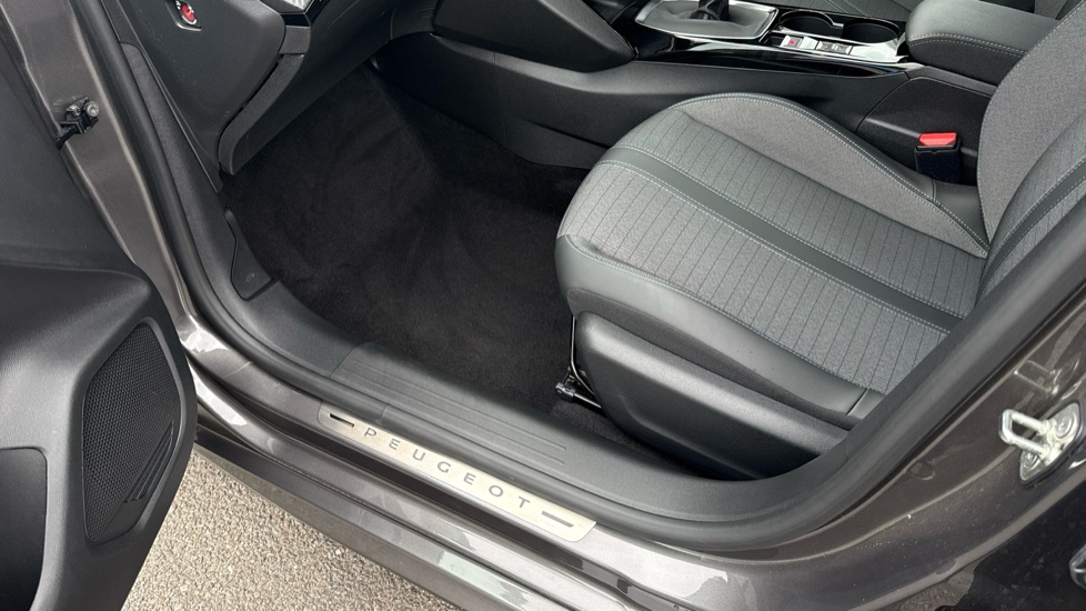 Peugeot 208 1.2 PureTech 100 Allure Premium + 5dr Petrol Hatchback - Image 33