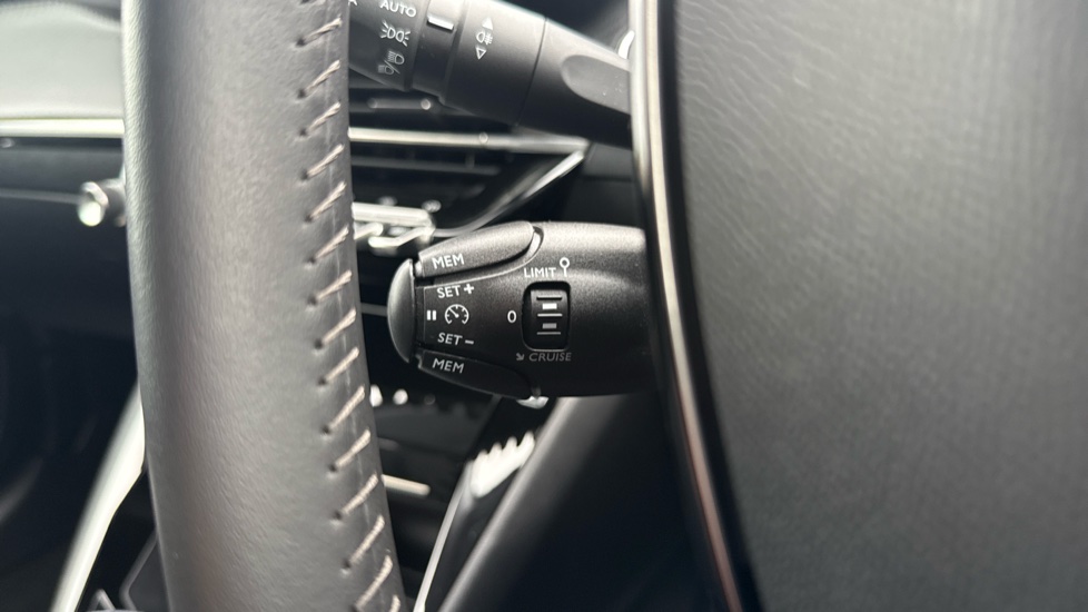 Peugeot 208 1.2 PureTech 100 Allure Premium + 5dr Petrol Hatchback - Image 43