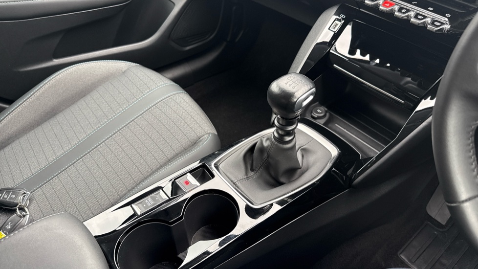 Peugeot 208 1.2 PureTech 100 Allure Premium + 5dr Petrol Hatchback - Image 47