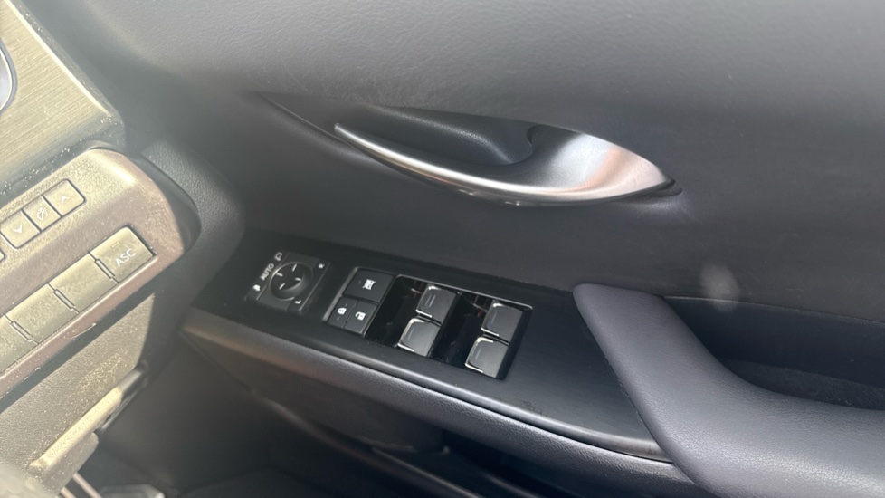 Lexus UX 250h 2.0 F-Sport 5dr CVT [Nav] Hybrid Hatchback - Image 29