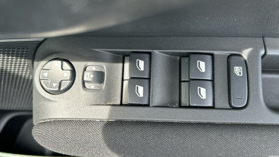 Citroen C3 Aircross 1.2 PureTech 130 Max 5dr EAT6 Petrol Hatchback - Image 34