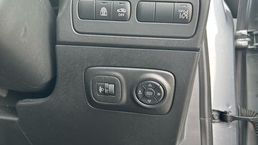 Citroen C3 Aircross 1.2 PureTech 130 Max 5dr EAT6 Petrol Hatchback - Image 35