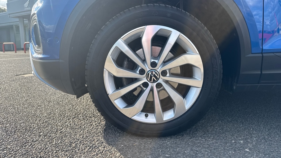 Volkswagen T-Roc 1.0 TSI Life 5dr Petrol Hatchback - Image 33