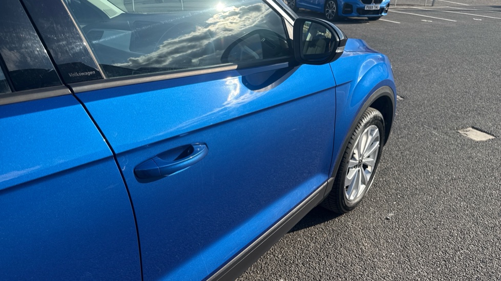 Volkswagen T-Roc 1.0 TSI Life 5dr Petrol Hatchback - Image 42