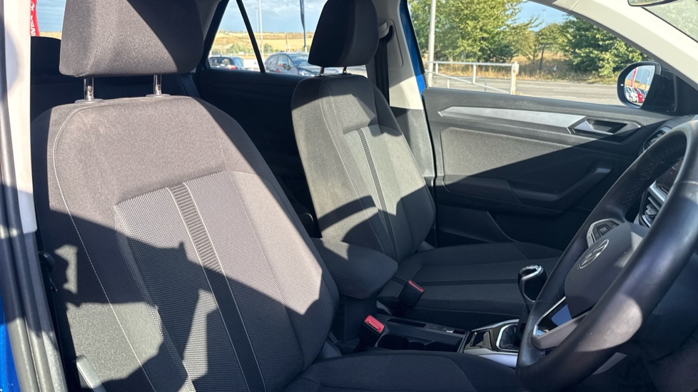 Volkswagen T-Roc 1.0 TSI Life 5dr Petrol Hatchback - Image 45