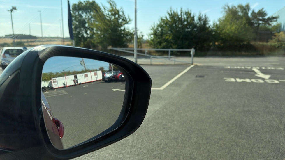 Nissan Juke 1.0 DiG-T 114 Tekna 5dr DCT Petrol Hatchback - Image 28