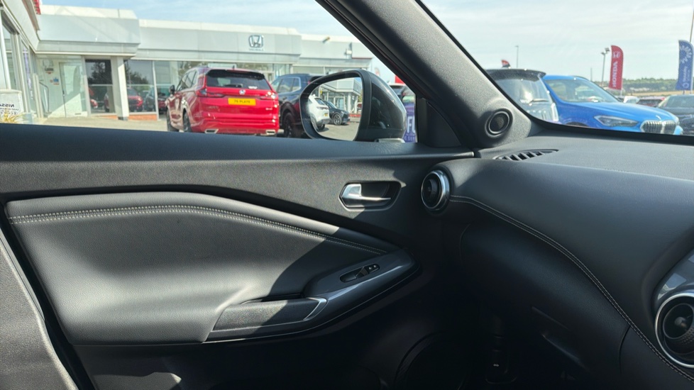 Nissan Juke 1.0 DiG-T 114 Tekna 5dr DCT Petrol Hatchback - Image 37