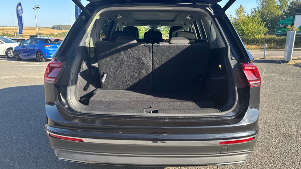Volkswagen Tiguan Allspace 2.0 TDI SEL 5dr Diesel Estate - Image 4