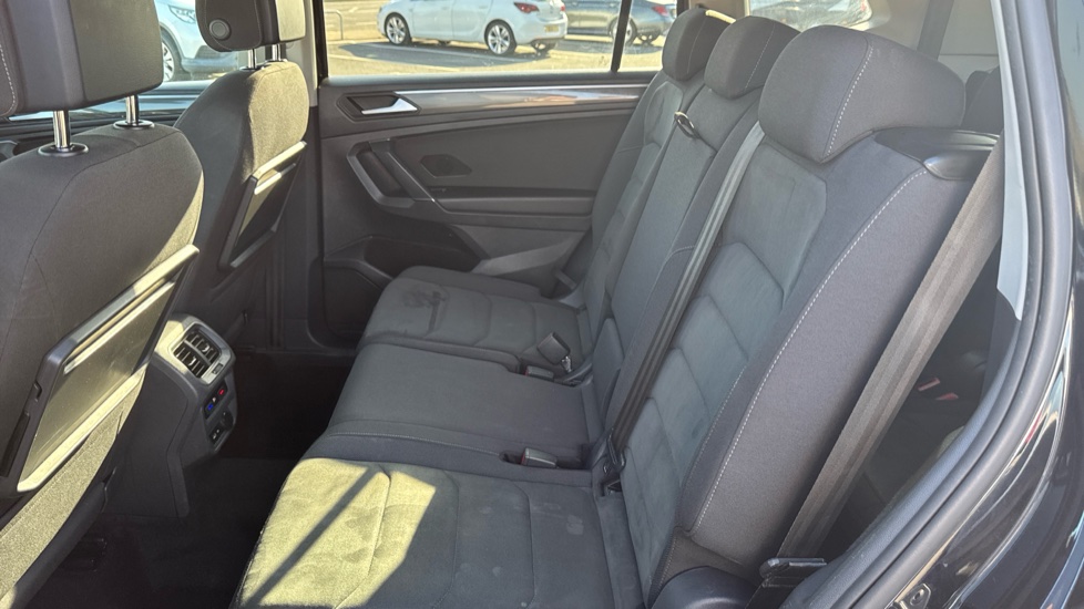 Volkswagen Tiguan Allspace 2.0 TDI SEL 5dr Diesel Estate - Image 16