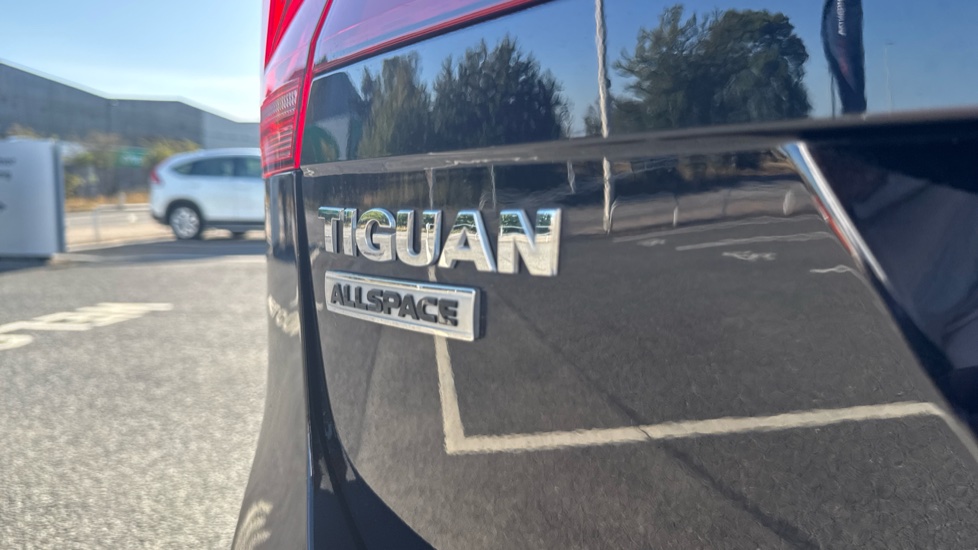 Volkswagen Tiguan Allspace 2.0 TDI SEL 5dr Diesel Estate - Image 48