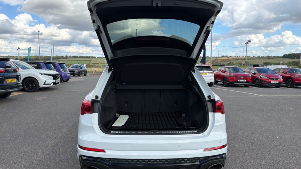 Audi RS Q3 TFSI Quattro Audi Sport Edition 5dr S Tronic Petrol Estate - Image 4